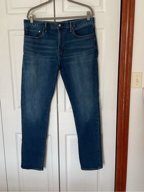 GAP Men's Slim Straight Jeans in Dark Blue Wash